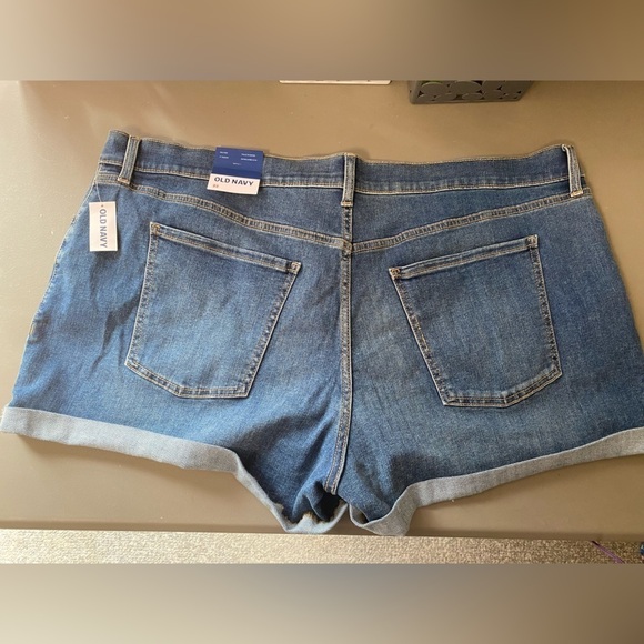OLD Navy Medium Wash Mid-Rise Denim Shorts, NWT plus size 22 - Picture 2 of 11